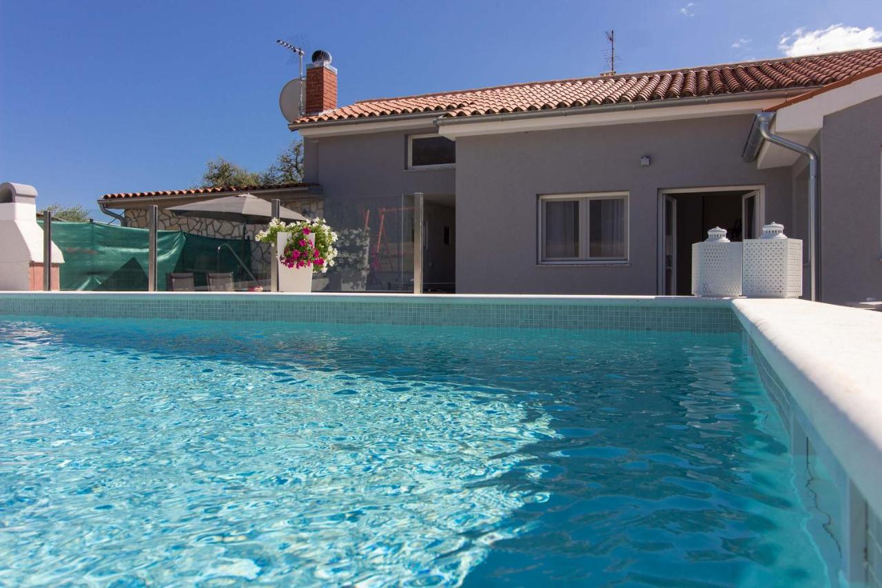 New villa Luna with private pool in Pula surrounded by greenery rented by WiiBuk - B&B Pula