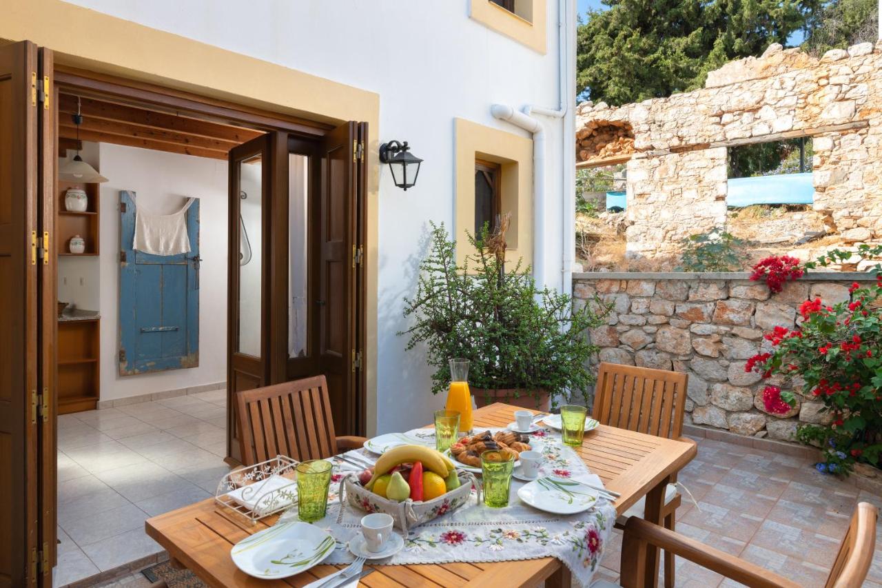 Little Karafillias Chalki House - B&B