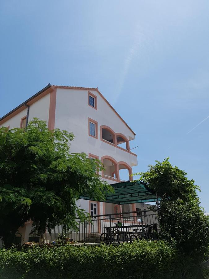 Lotus Apartman - B&B