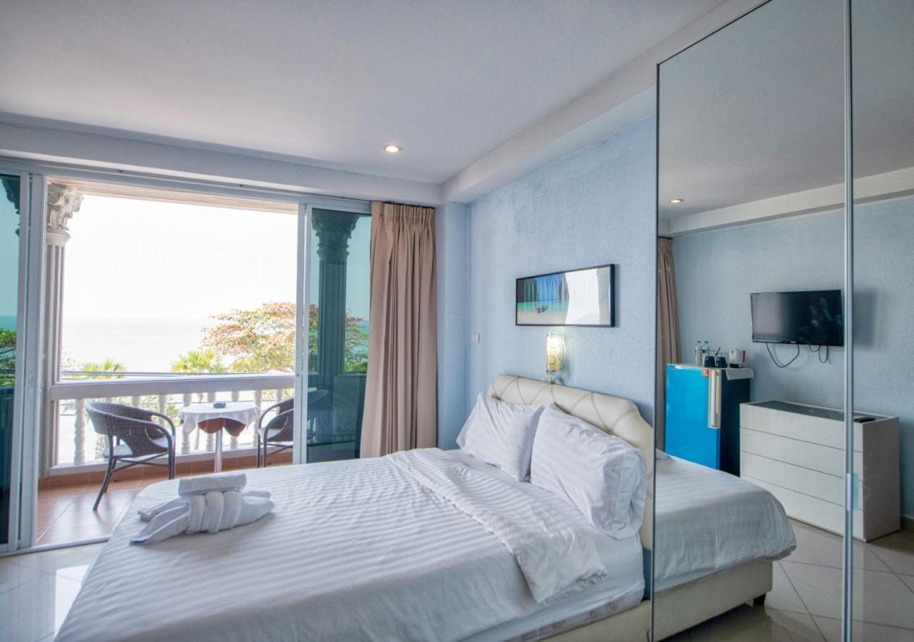 Deluxe Double Room with Balcony and Sea View