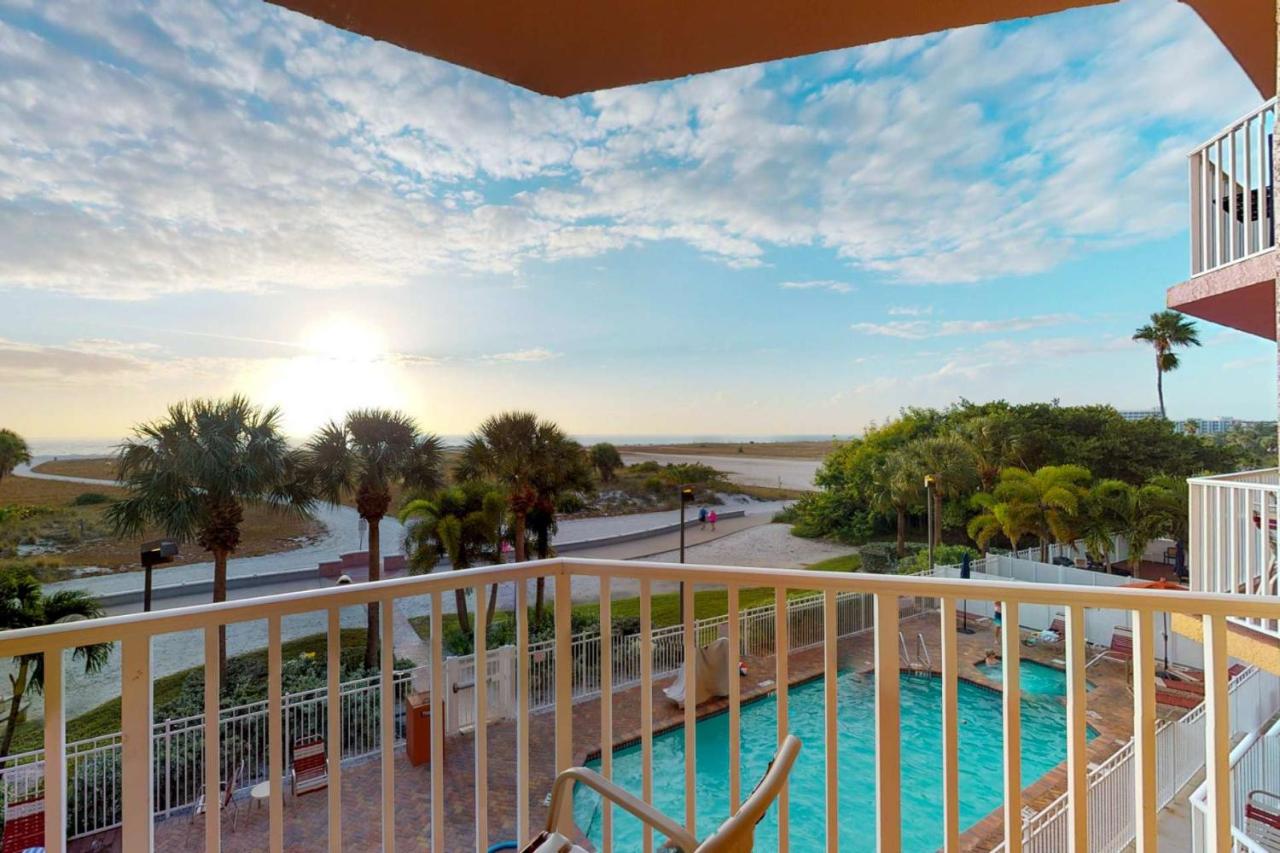 302 - Surf Beach Resort - Bed and Breakfast