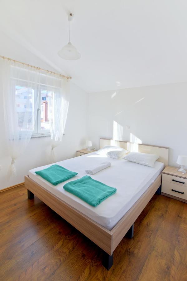 One-Bedroom Apartment with Balcony