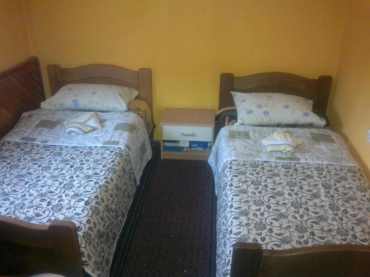 Doppel-/Zweibettzimmer mit Gemeinschaftsbad