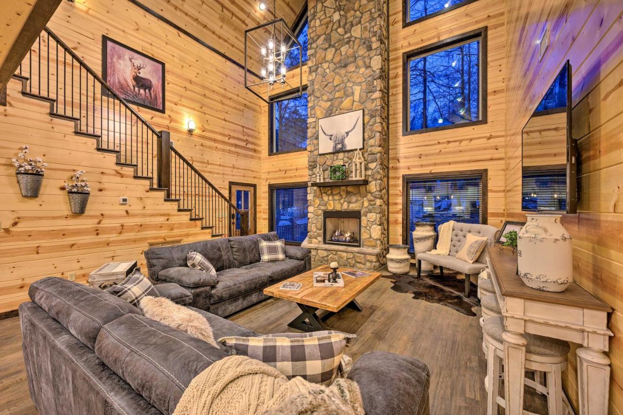 B&B Broken Bow - Outdoor Paradise with Hot Tub, Firepit, BBQ and More! - Bed and Breakfast Broken Bow