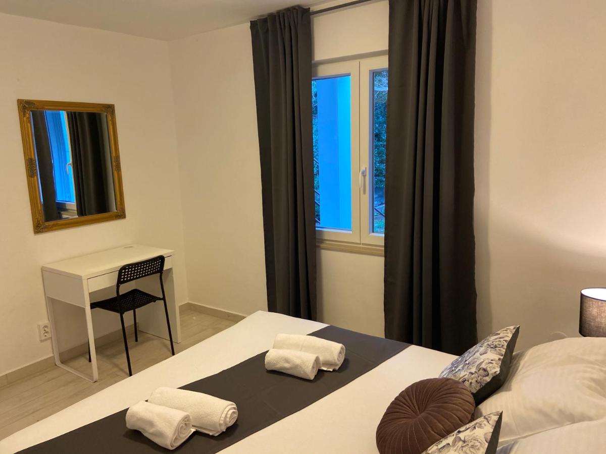 Appartamento con 2 Camere da Letto e Vista Giardino
