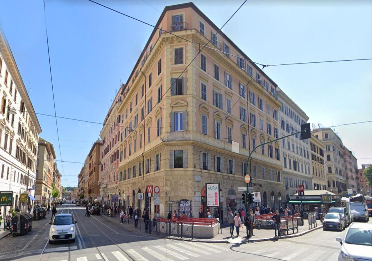 Ottaviano Smart Rooms - B&B Roma