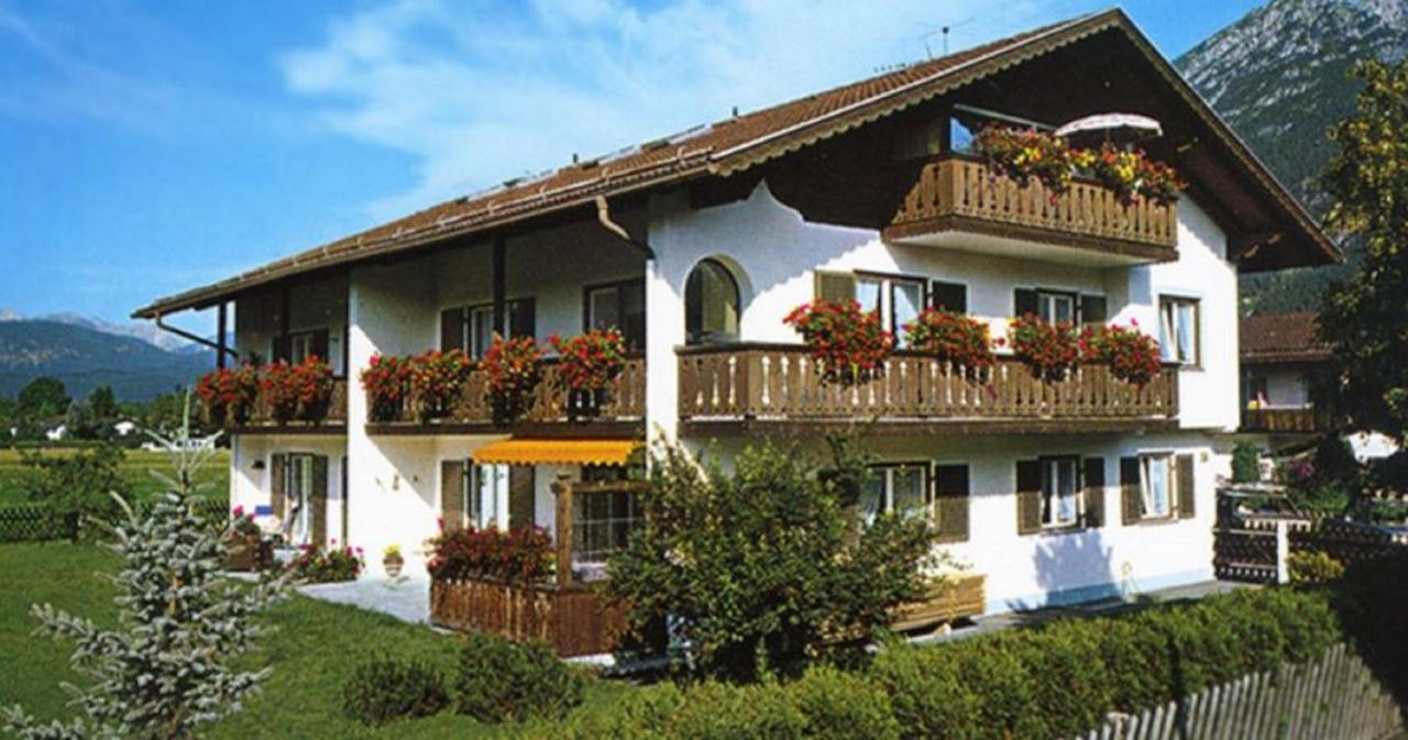 B&B Garmisch-Partenkirchen - Apartments- und Ferienhaus Anton - Bed and Breakfast Garmisch-Partenkirchen