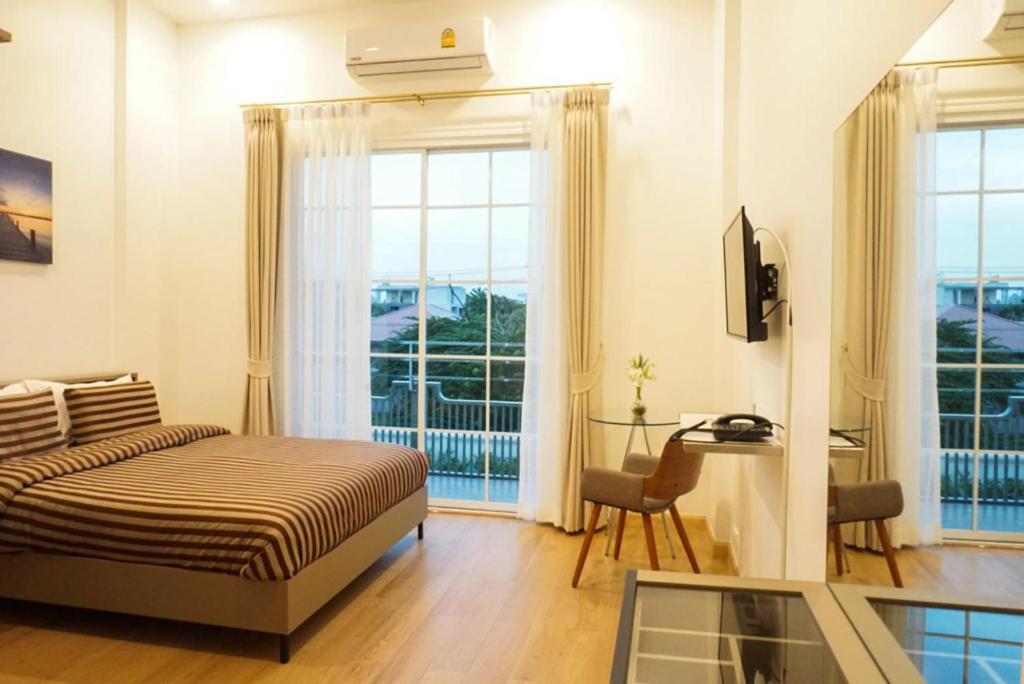 Deluxe Double Room with Balcony