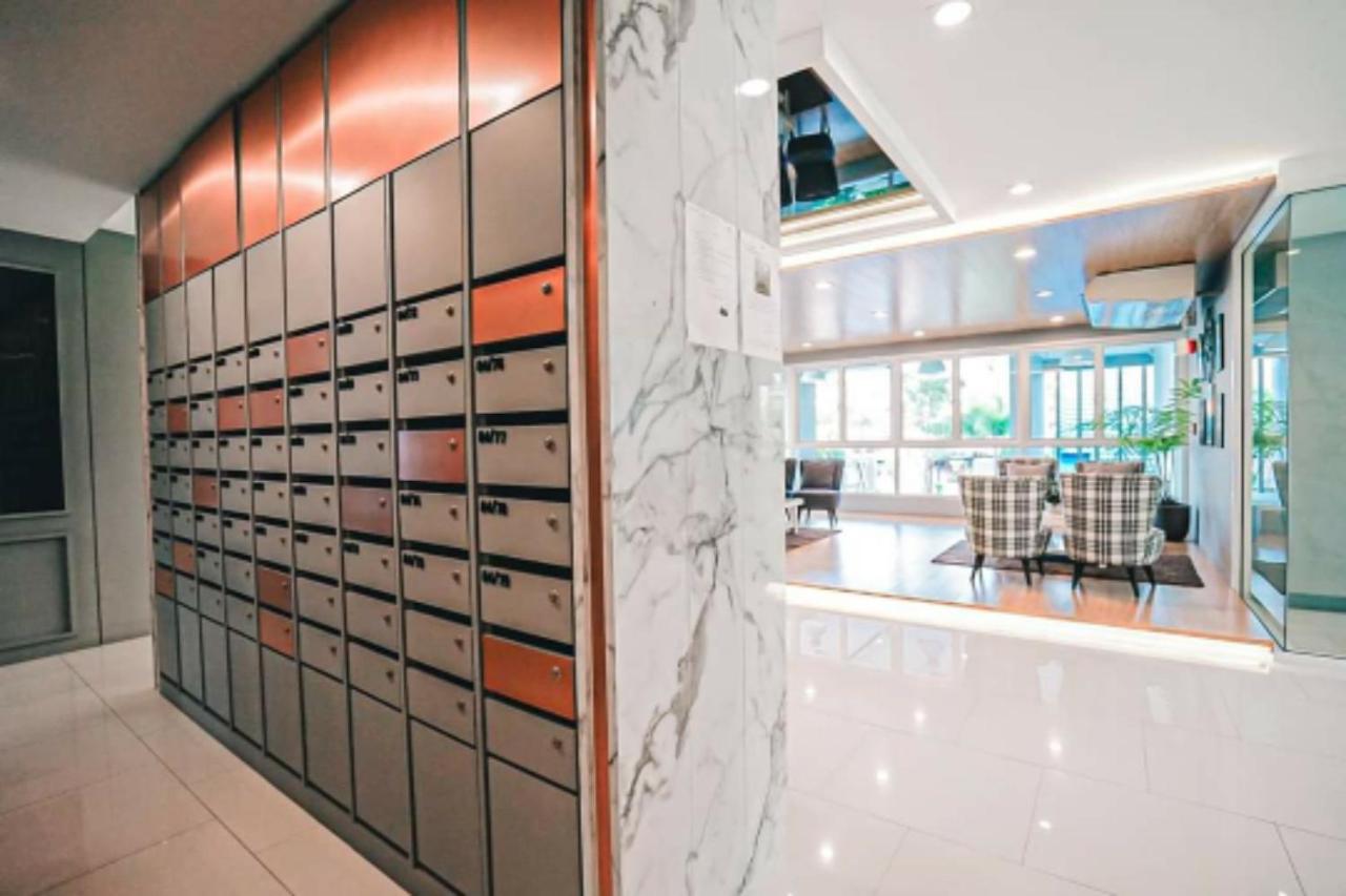 Sweet Seaview flr6 with toproop pool flr7 at The BluX Bangsaen - B&B Ban Bang Saen (2)