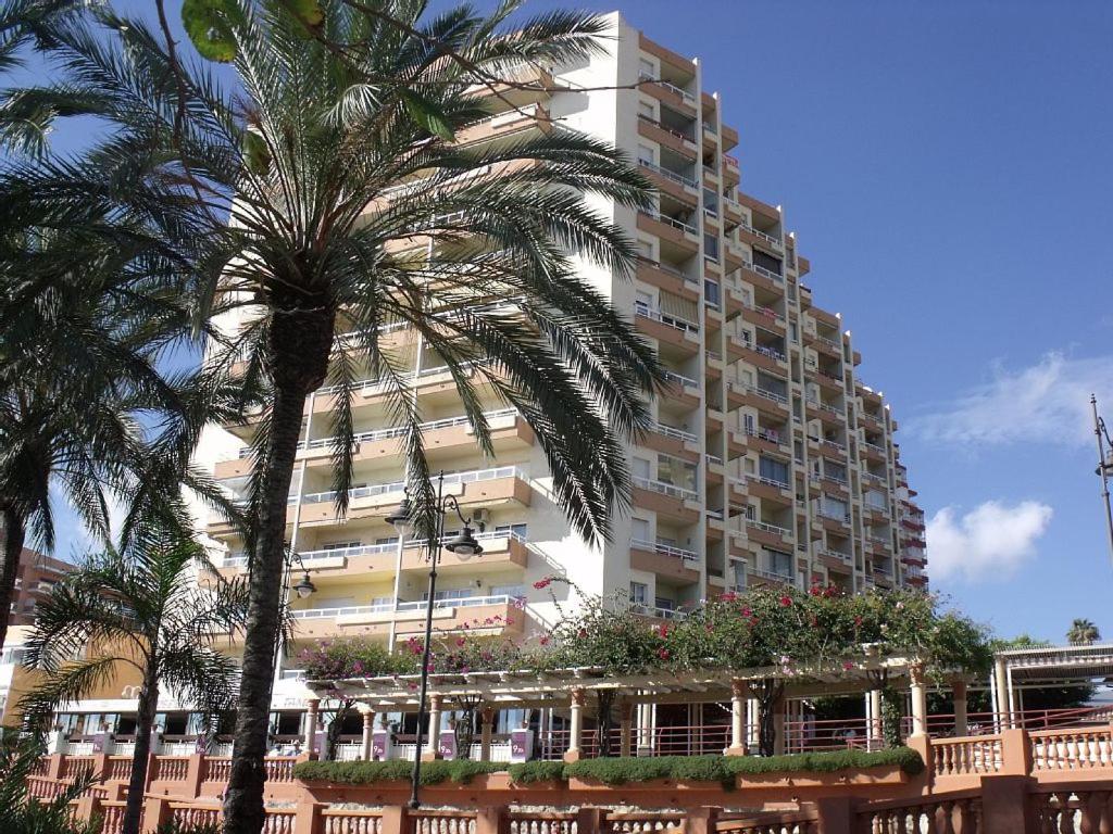 First Line, to the beach, 1 bed Apt , Sleeps - B&B