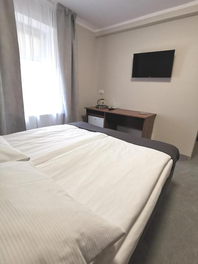 Doppel-/Zweibettzimmer mit Bad