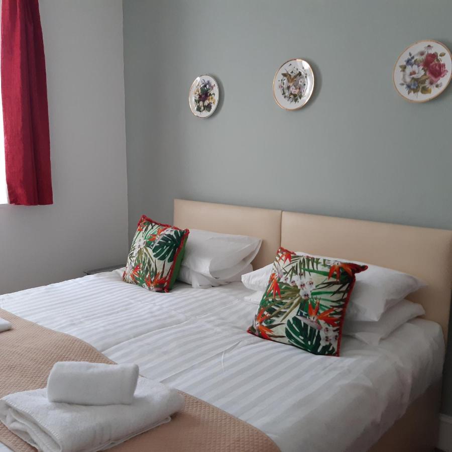 Camera Standard Matrimoniale/Doppia con Letti Singoli