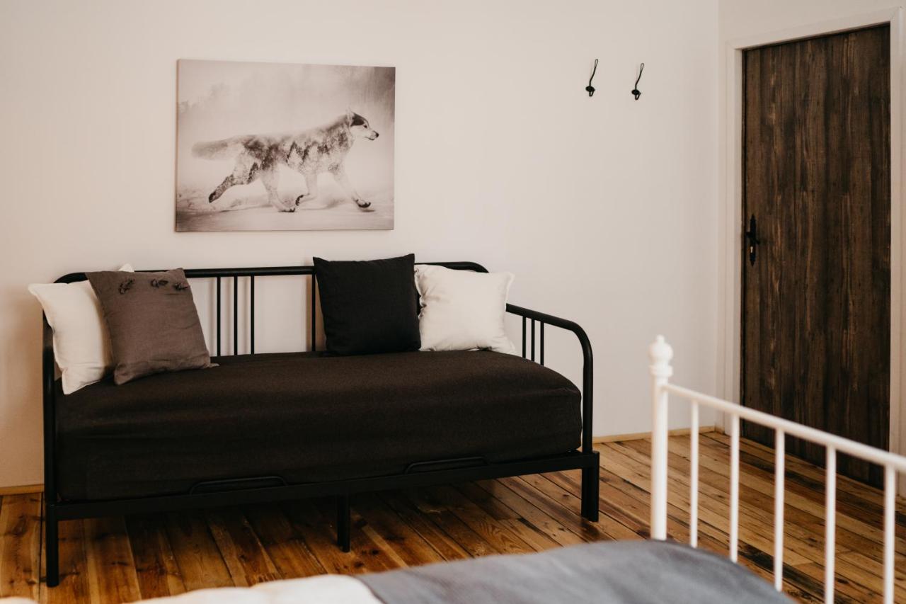 Apartment with Hammock (1)
