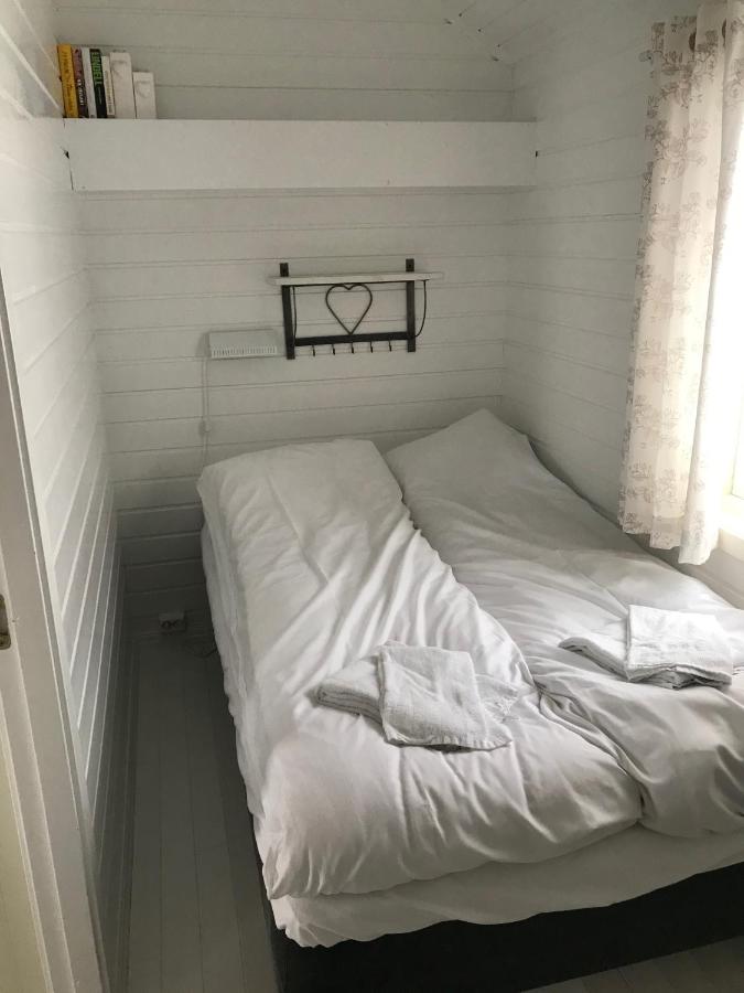 Waterfront Twin Cabin - B&B Stamsund
