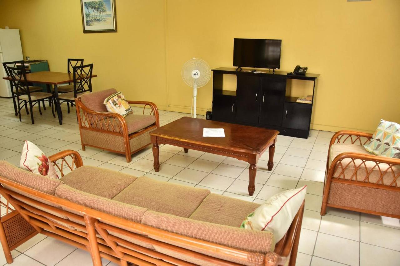 B&B Charlotte - Aanola Villas A1 Peaceful Flat - Bed and Breakfast Charlotte