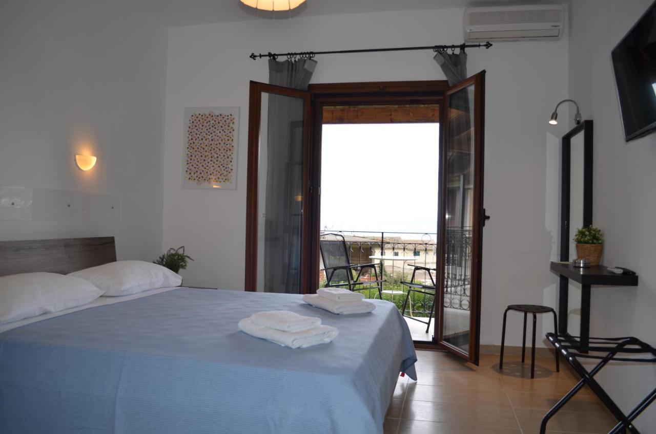 Deluxe Double Room with Balcony and Sea View