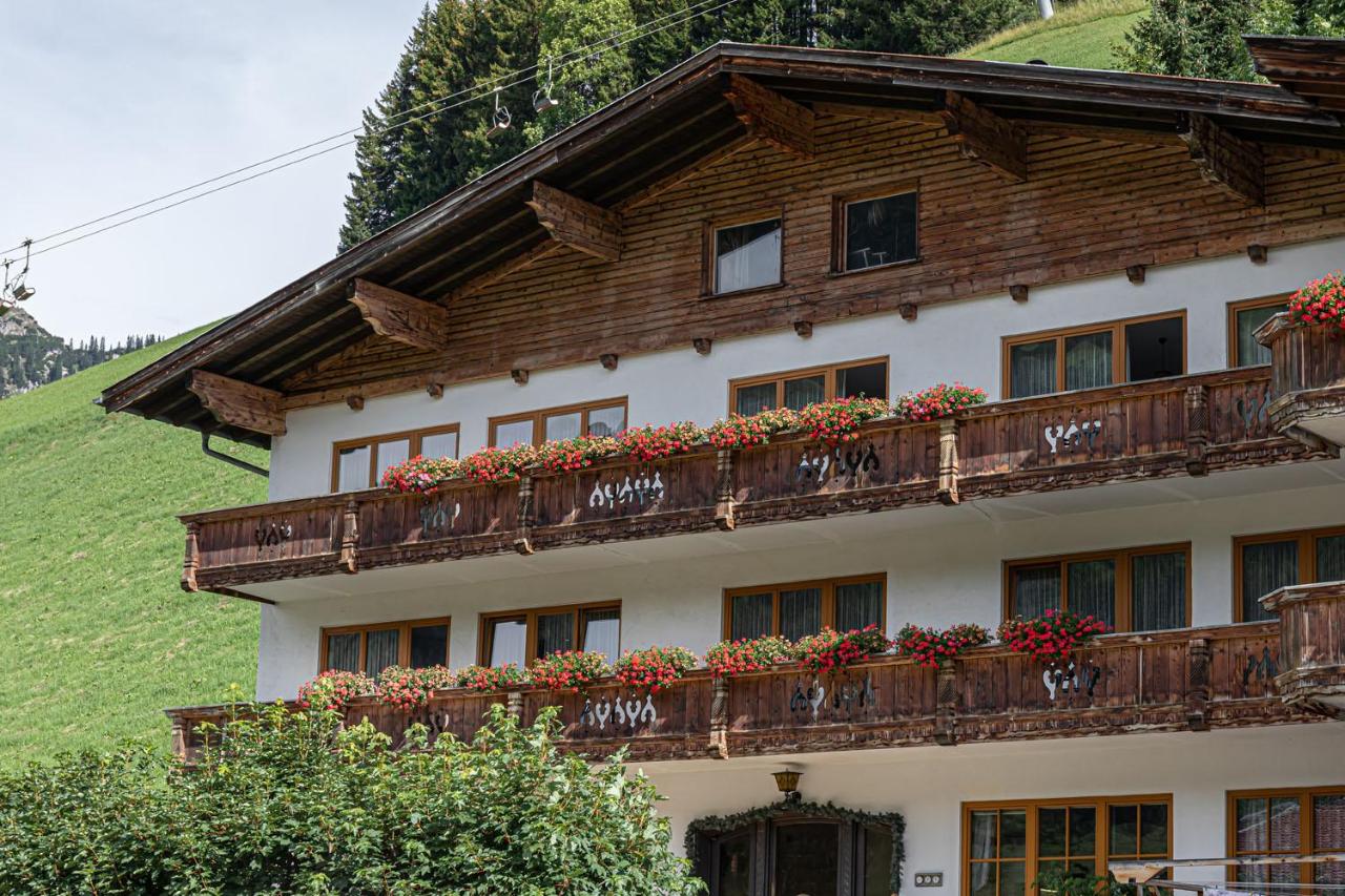 B&B Berwang - Landhaus Panorama - Bed and Breakfast Berwang