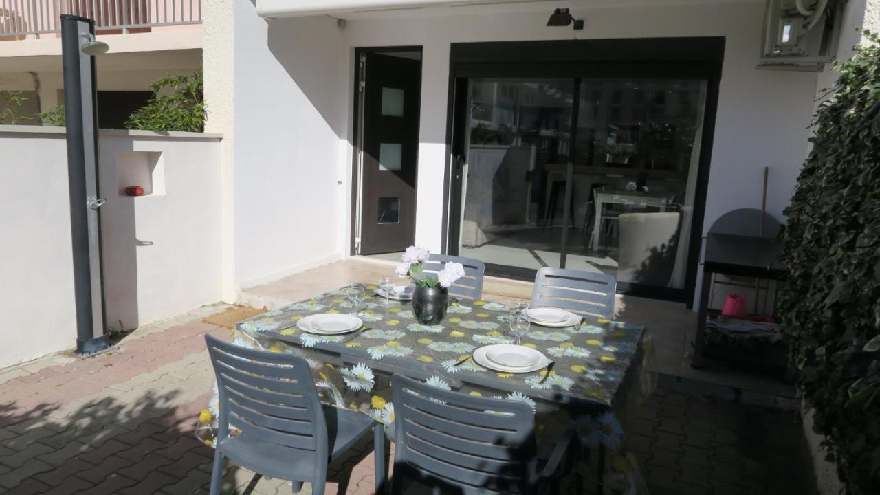 Sol-y-Days California, Superbe appartement rénové en RDC avec Parking, belle terrasse ombragée, à 200m de la plage - Chambres d'hôtes Le Grau-du-Roi