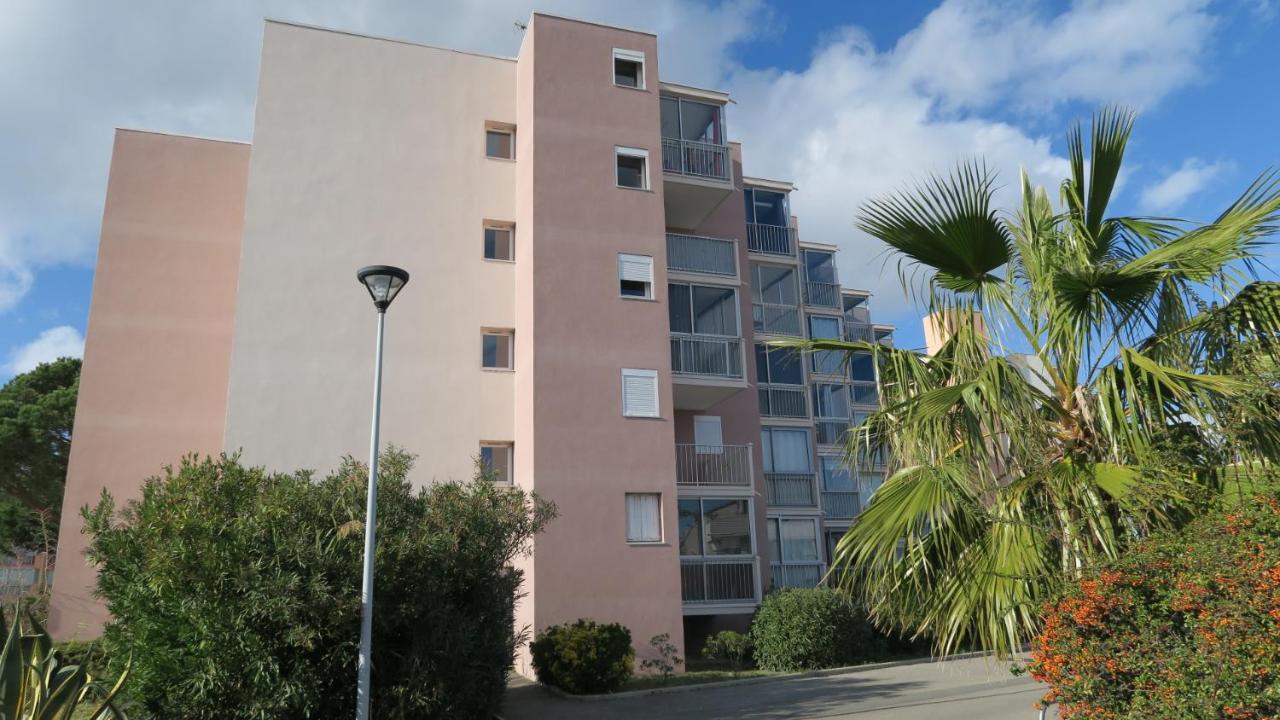 Sol-y-Days Drakkar, Appartement familial 2 chambres avec parking, proche centre-ville et à 300m de la plage - Bed and Breakfast