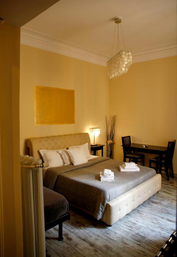 Deluxe Room (2 Adults + 1 Child)