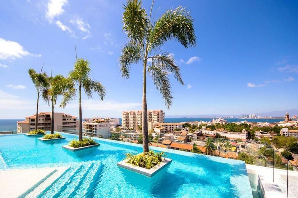 Zenith 601, Zona Romantica, 2 Balconies with Incredible Views, Rooftop Pool - Chambres d'hôtes Puerto Vallarta