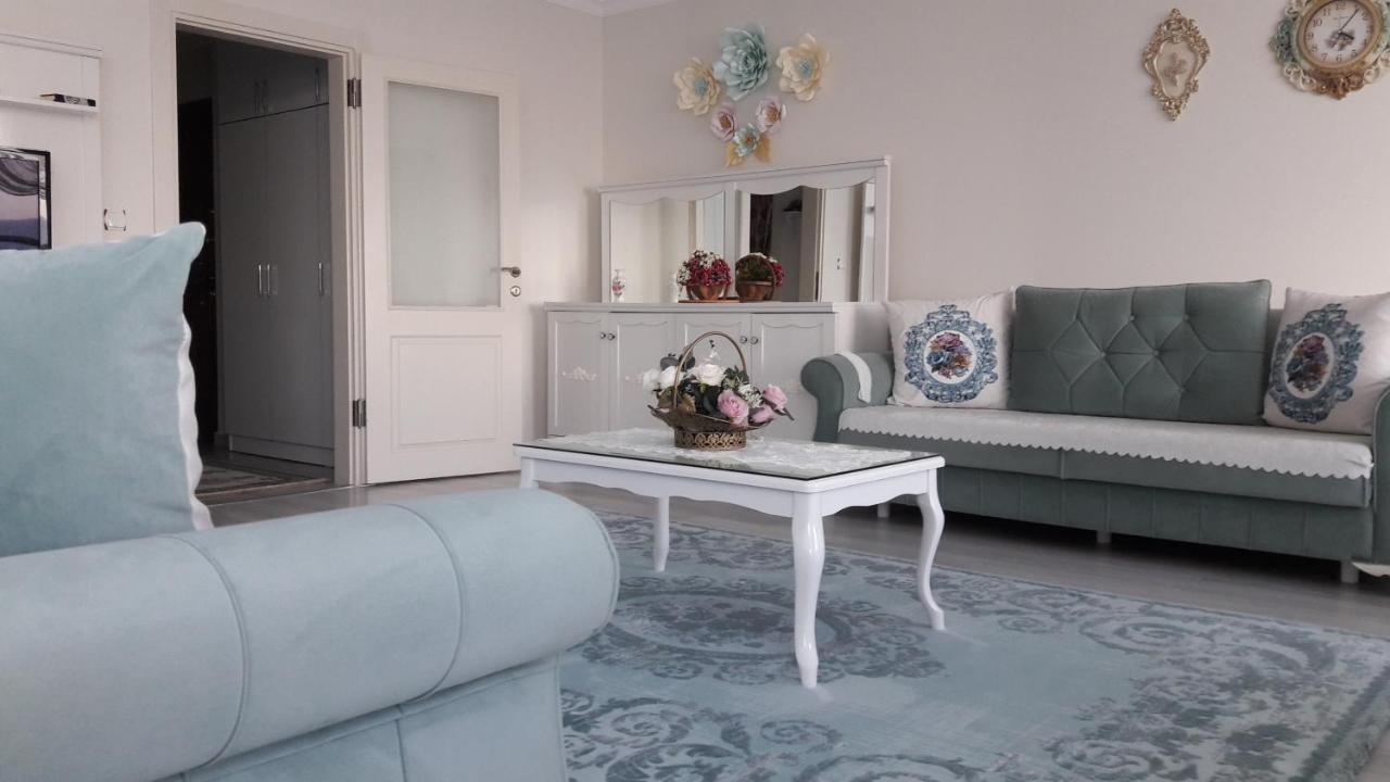 Appartement met 3 Slaapkamers, Uitzicht op de Zee en een Balkon. 