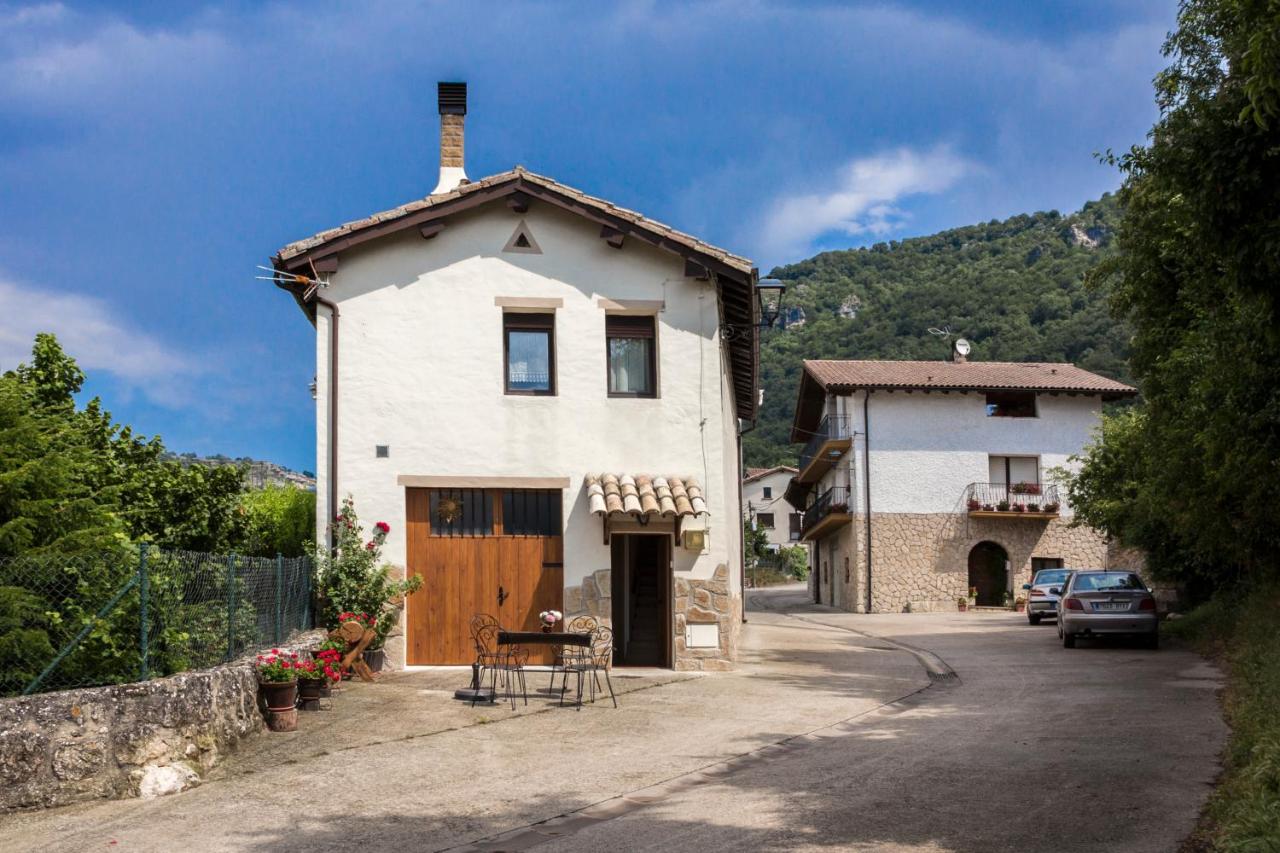 Casa Lizarrosta en Nacedero del Urederra - B&B