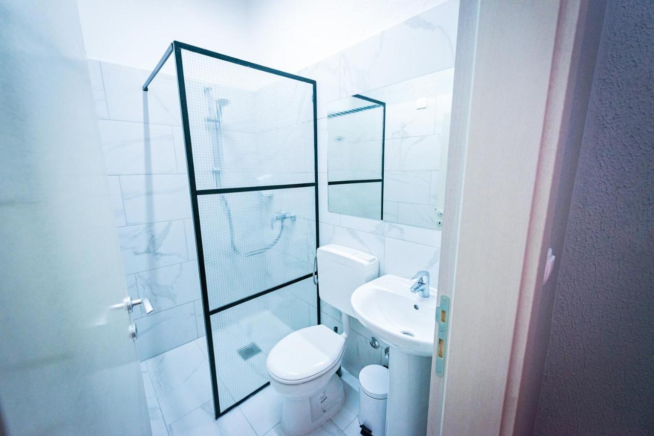 Chambre Double ou Lits Jumeaux avec Salle de Bains