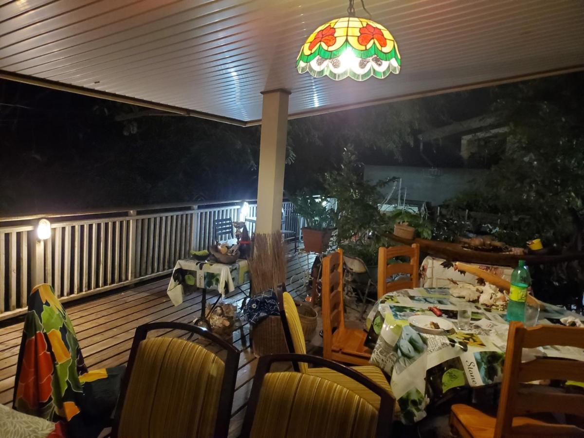 Private Room in our Home Stay by Kohutahia Lodge, 7 min by car to airport and town - Chambres d'hôtes Faaa