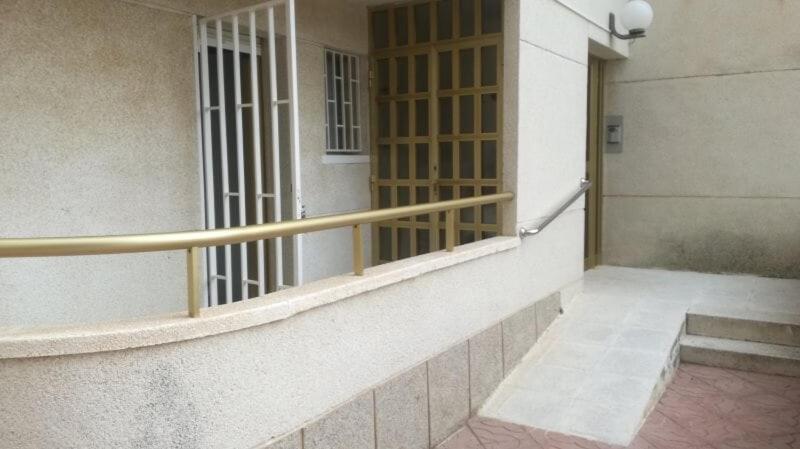 100m2 big apartment private garden and pool/ 100m2 gran apartamento jardin privado y piscina / Acogedor apartamento en zona tranquila y agradable - B&B