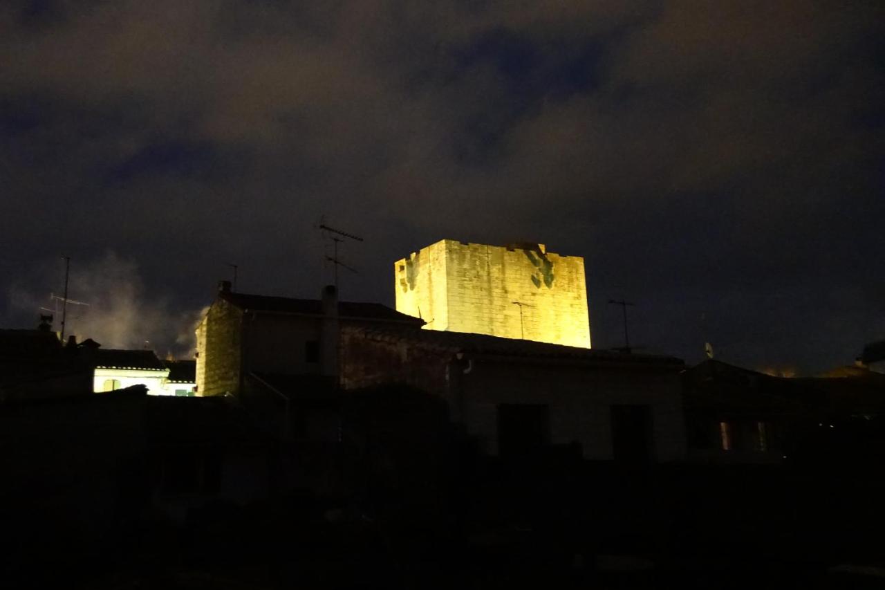 Bel Appartement Terrasse Intra Muros - Certifié Étoiles de France - B&B Aigues-Mortes