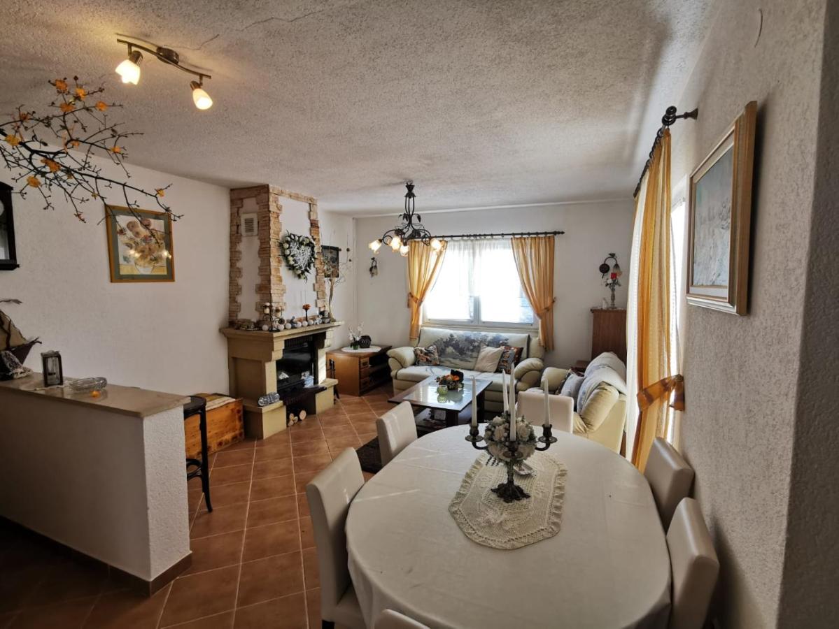 B&B Zagvozd - VILLAGE apartment with jacuzzi - Bed and Breakfast Zagvozd