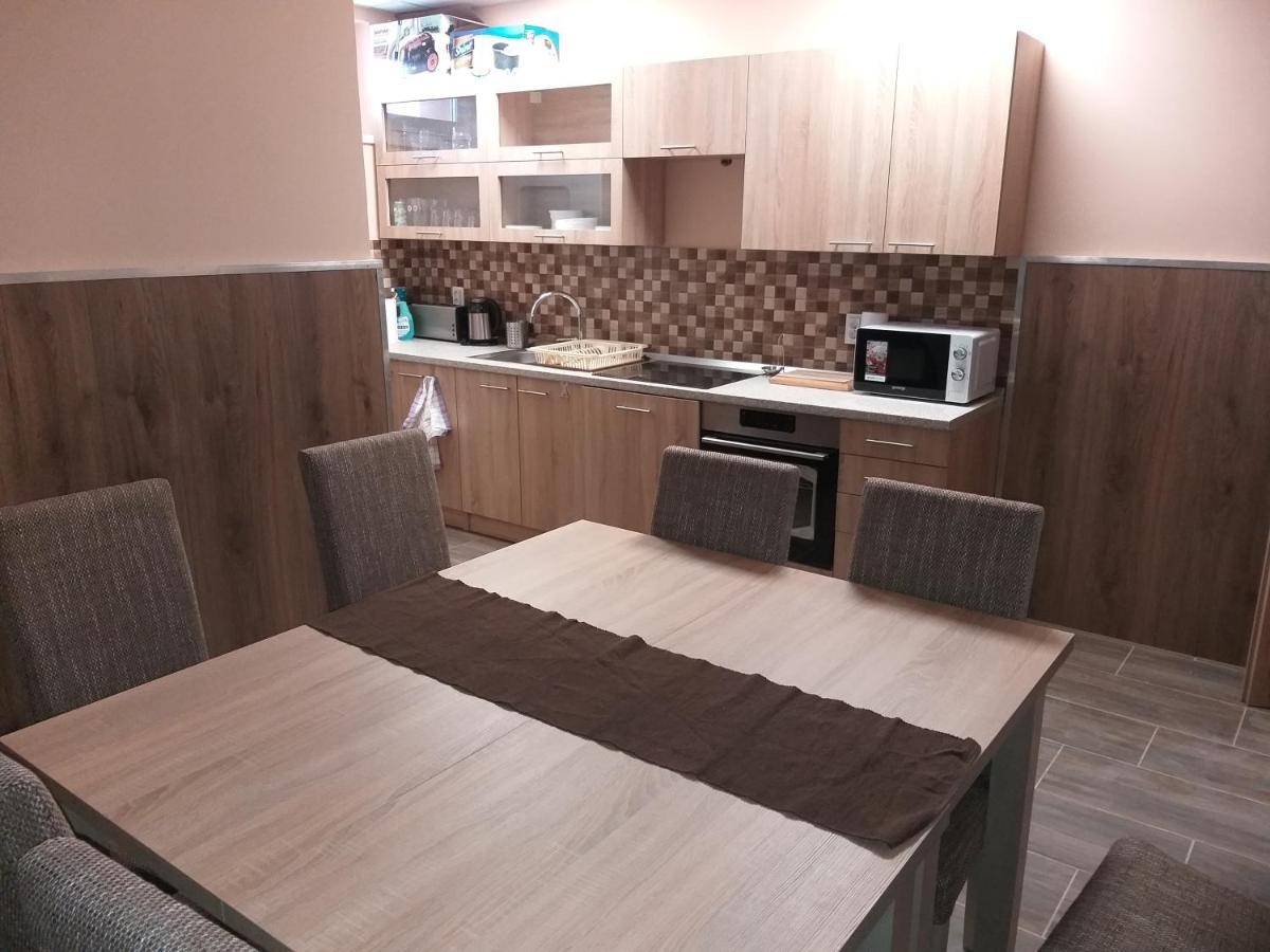 M7 Galéria Panzió - B&B Letenye