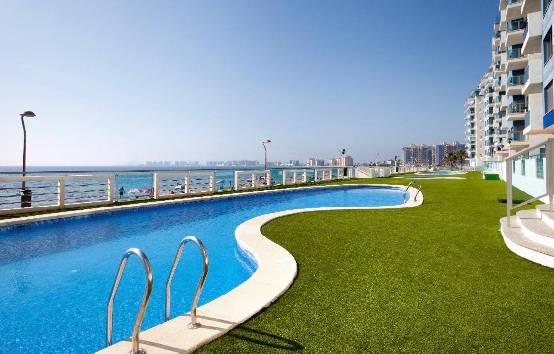 La Manga beachfront seaview apartment - B&B