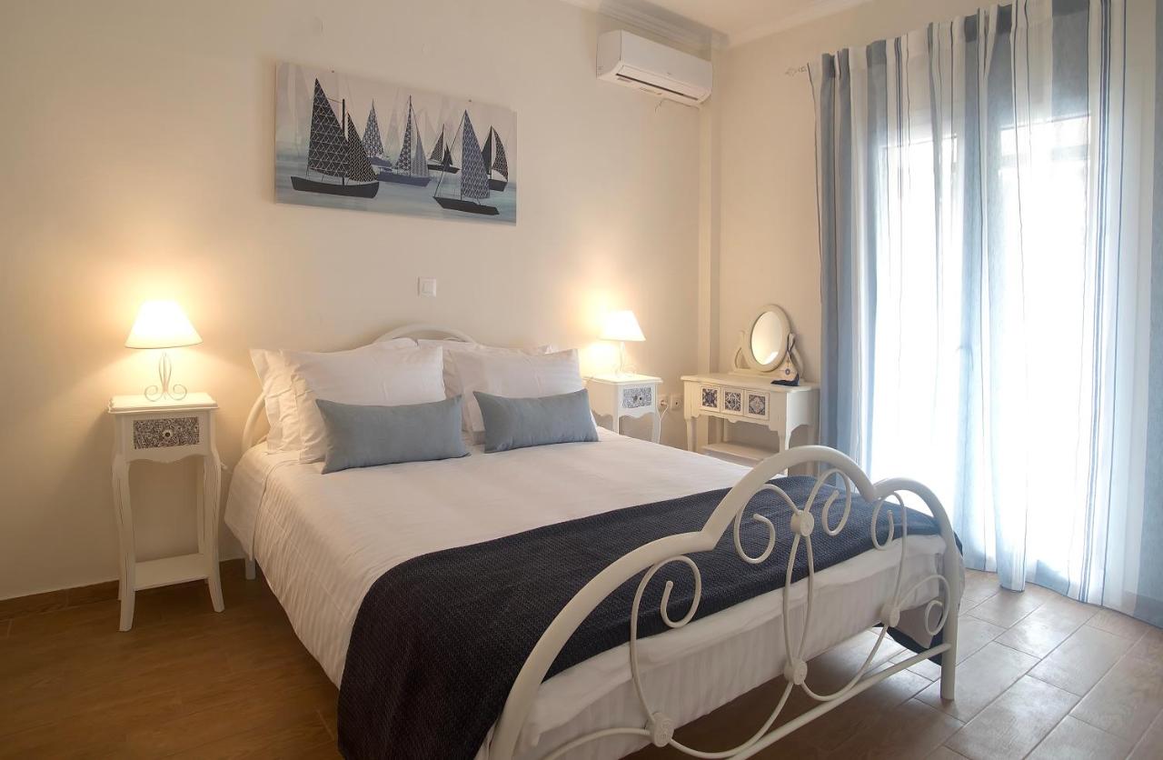 B&B Karyofyto - The Bluehouse - Spacious top floor flat with parking, by Mon Repos beach - Bed and Breakfast Karyofyto