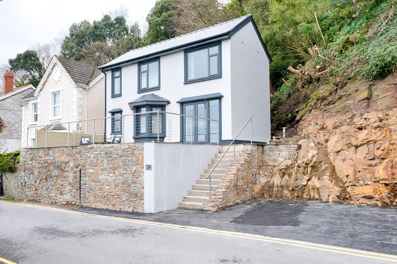 Parking, Balcony with Views, 2 Bathrooms - B&B