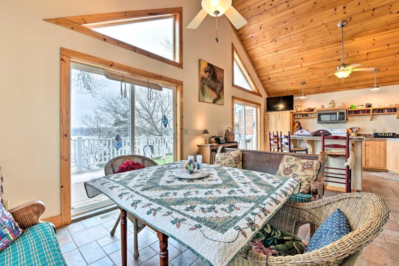 Lakeside Cottage Escape with Private Dock and Deck! - B&B Delton