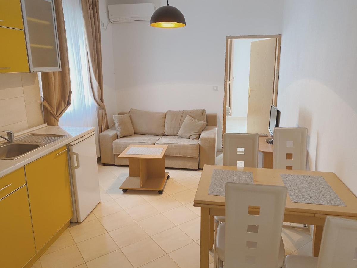 Apartments Sneki - Ferienwohnung Baošići