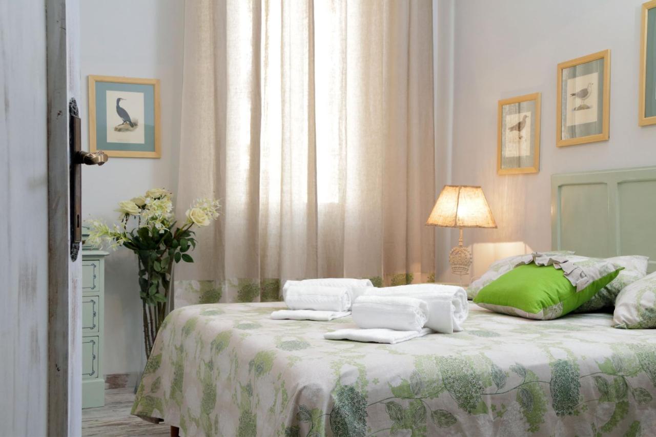 Colosseo Two-Bedroom Apartment with Terrace - Via di San Giovanni in Laterano 60