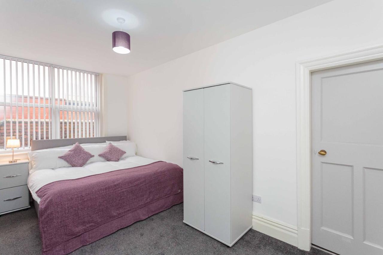 B&B Blackpool - Cherry Property - Plum Suite - Bed and Breakfast Blackpool