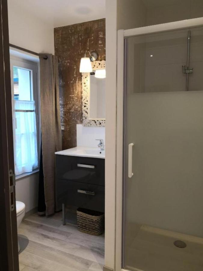 Zweibettzimmer mit Dusche