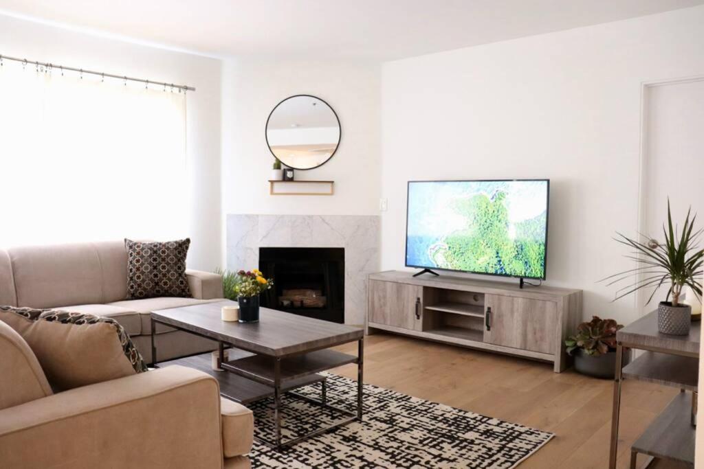HEART OF WEST HOLLYWOOD MODERN SUITE 2 BEDROOM 2 BATH - B&B