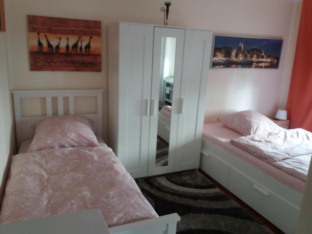 B&B Lübeck - Pensionszimmer Lützowzimmer - Bed and Breakfast Lübeck