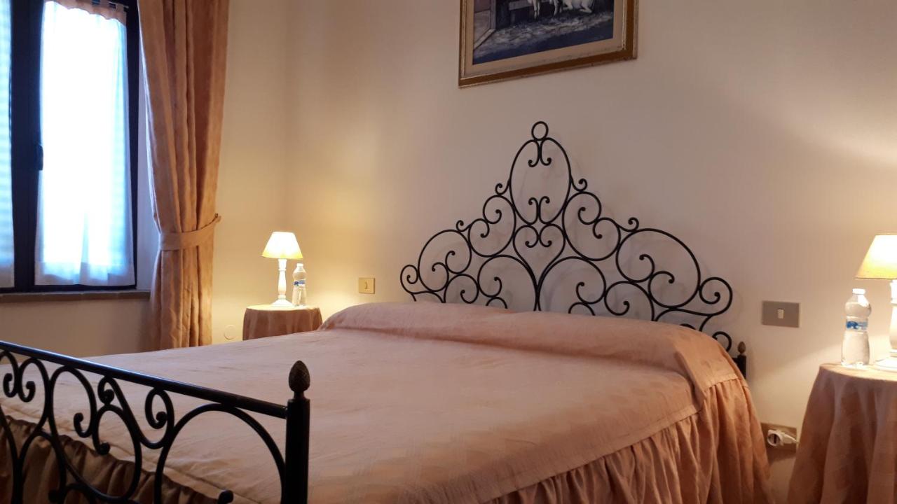 Camera Matrimoniale con Letto Supplementare