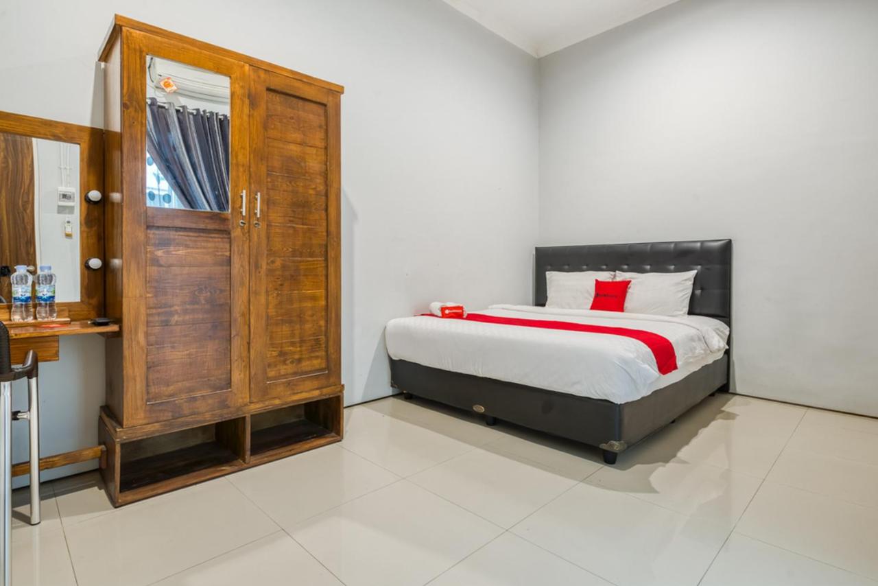 B&B Surabaya - RedDoorz near Surabaya Zoo - Bed and Breakfast Surabaya