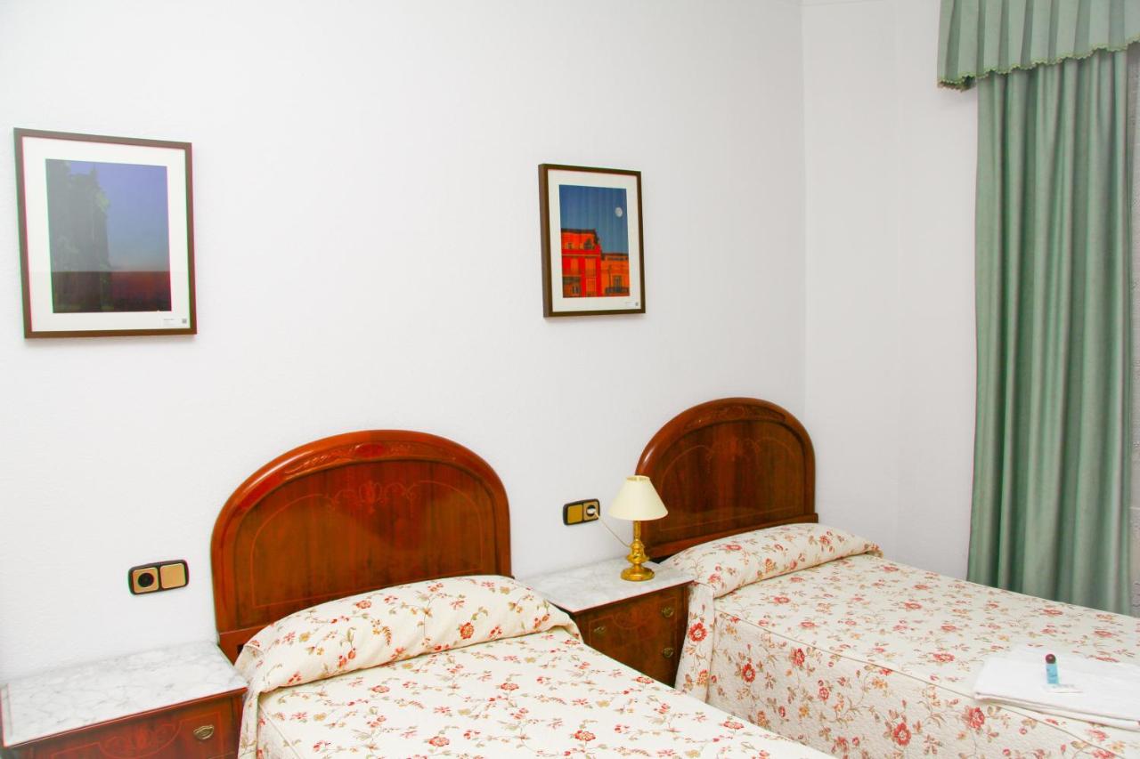 Pensión Numancia - Bed and Breakfast Madrid