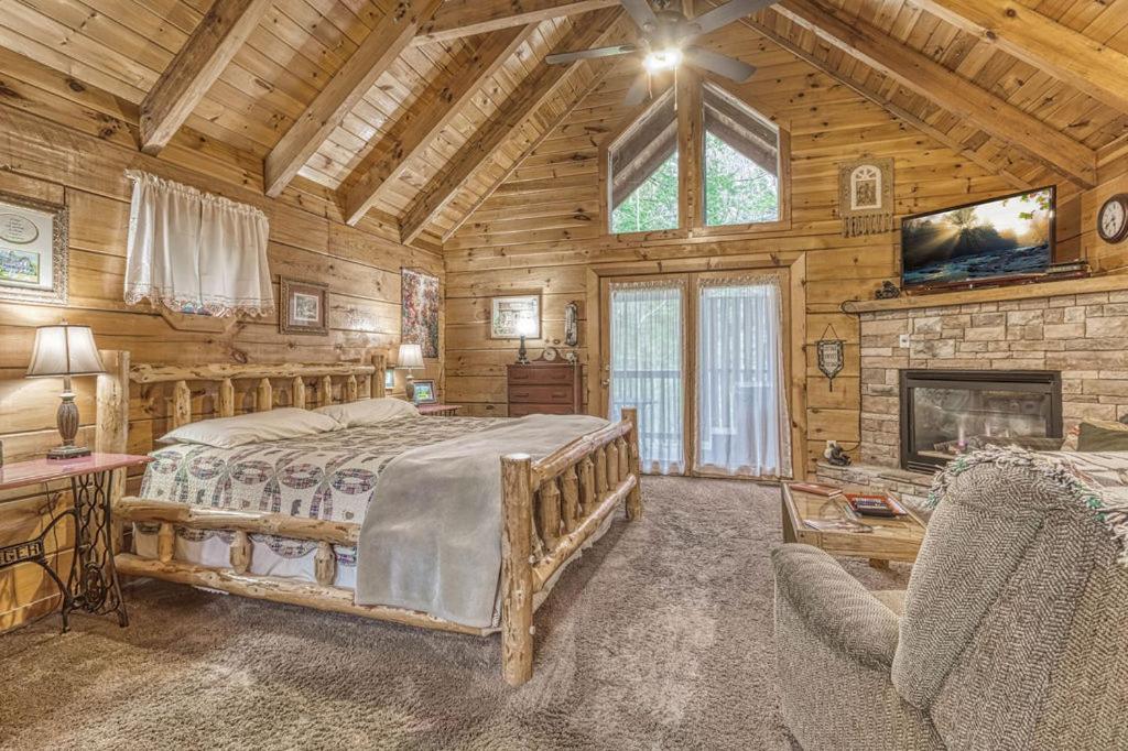 Mountain Eden, Hot Tub, Resort Pool, WIFI, 1089 FREE tickets each paid day, Dollywood and More - Chambres d’hôtes Gatlinburg