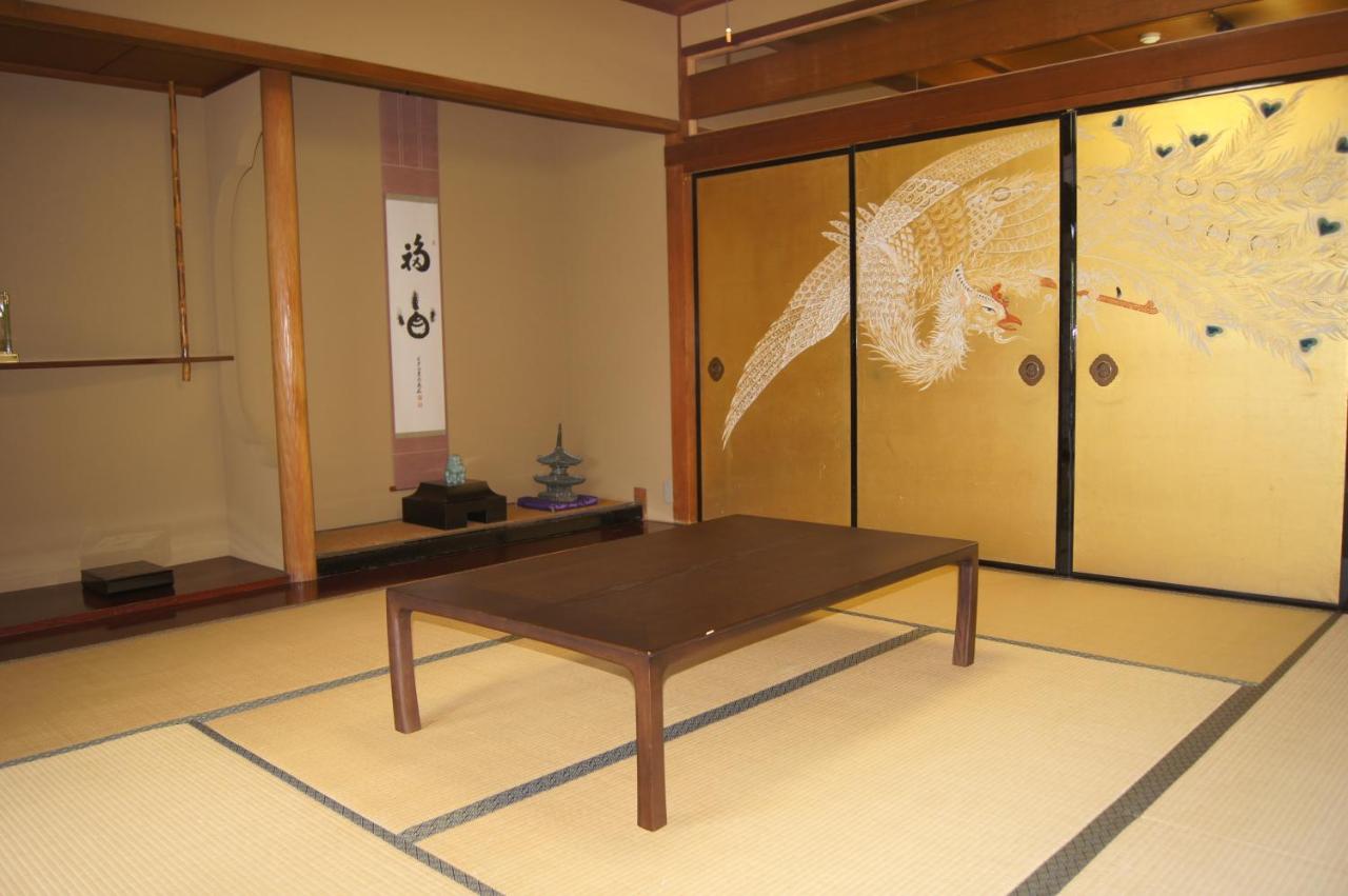 Japanese-Style Single Room with Shared Bathroom