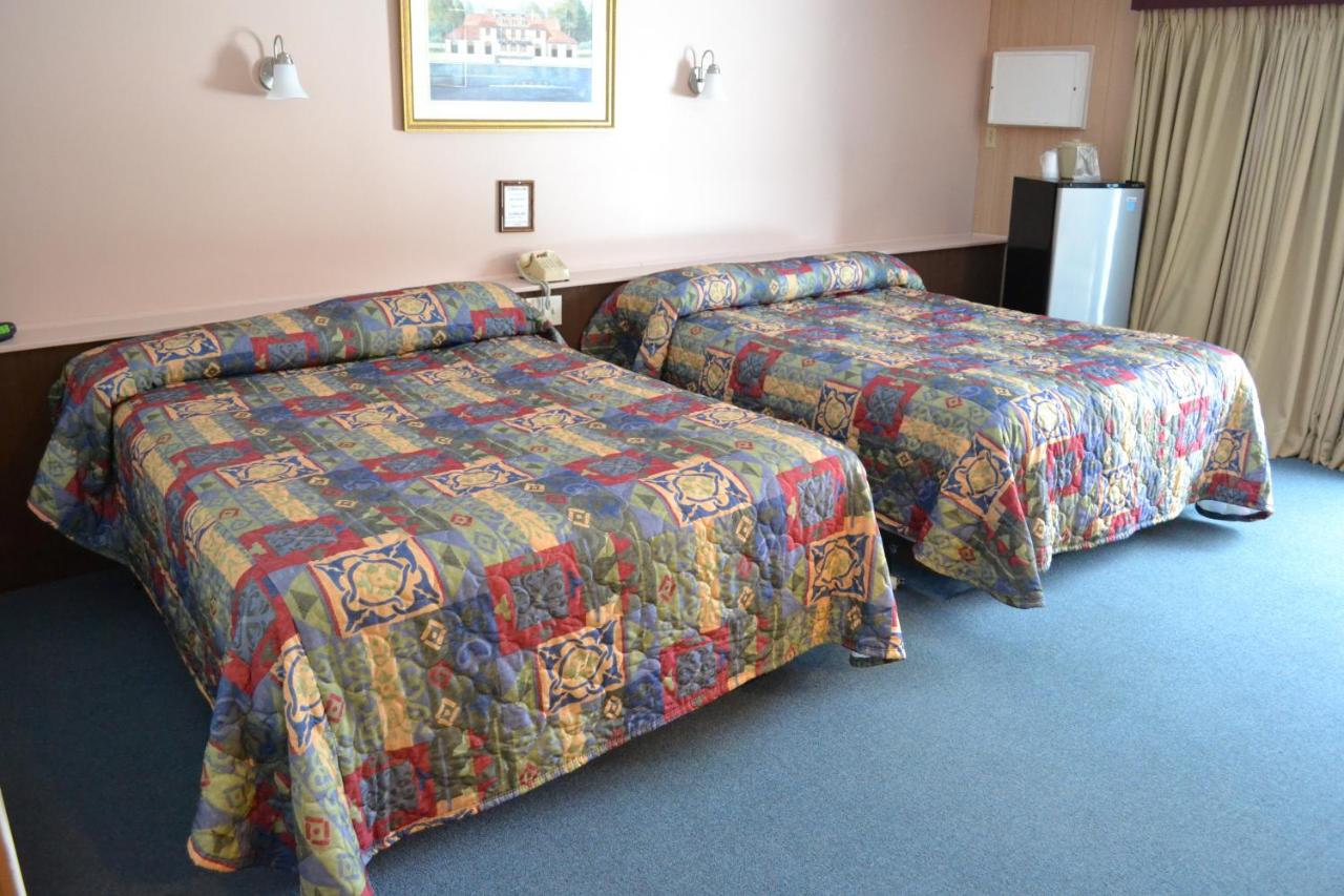 Deluxe Room with Two Queen Beds - Non-Smoking (Not Pet Friendly)