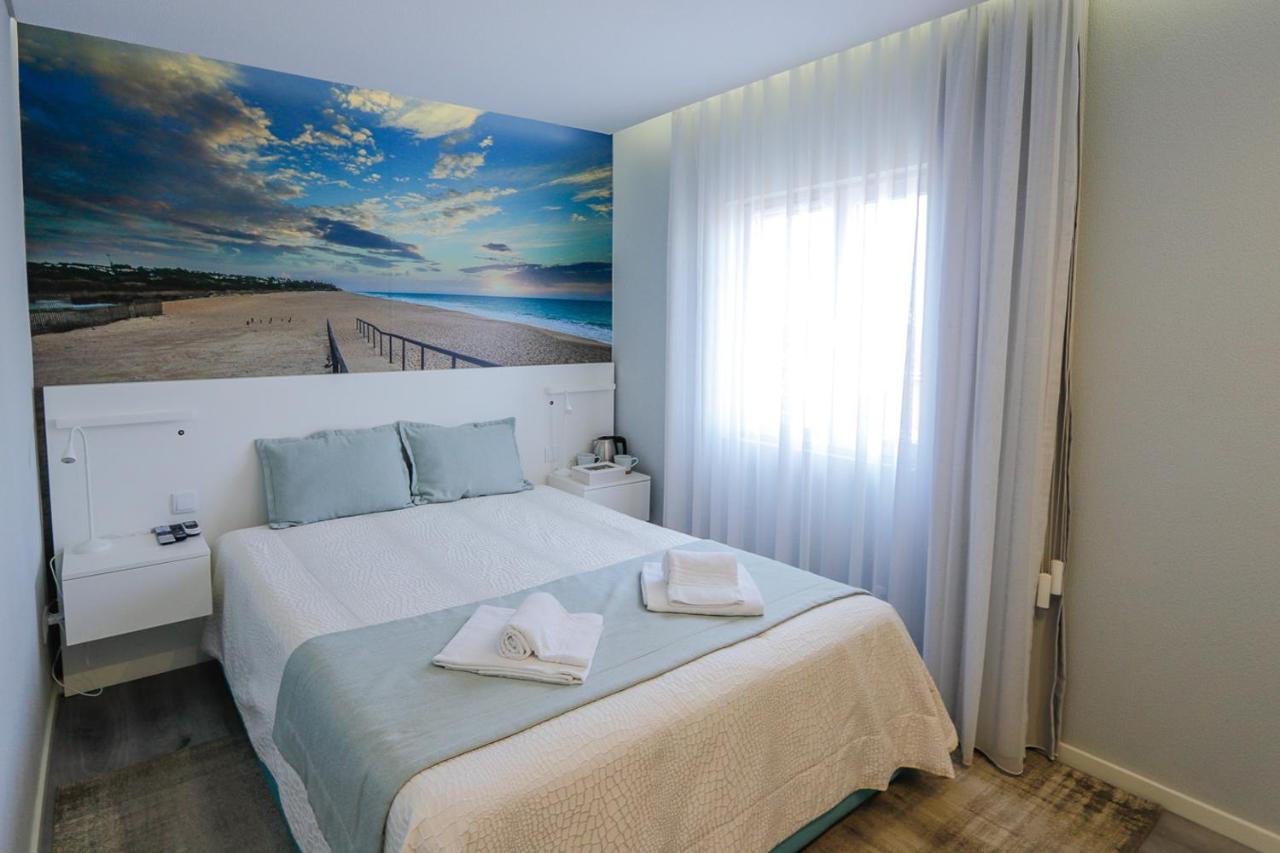 Deluxe Double Room with Side Sea View